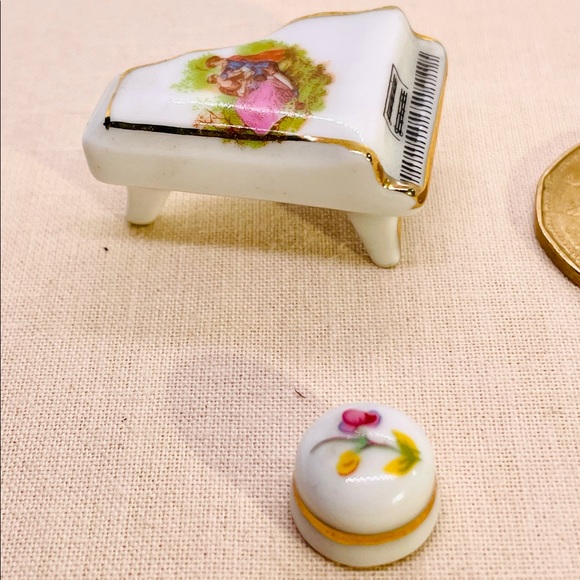 Vtg “Limoges Castel France” hand painted couple porcelain mini piano & stool - Picture 7 of 8